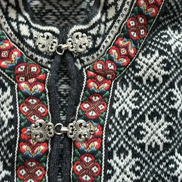 COPY - Vintage norwegian designs  100% virgin wool cardigan sweater - Picture 2 of 6